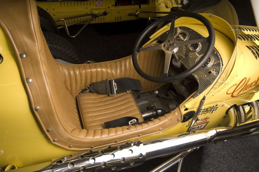Интерьер Kurtis Kraft Offenhauser Midget 1947 года  (фото 2 из 5)
